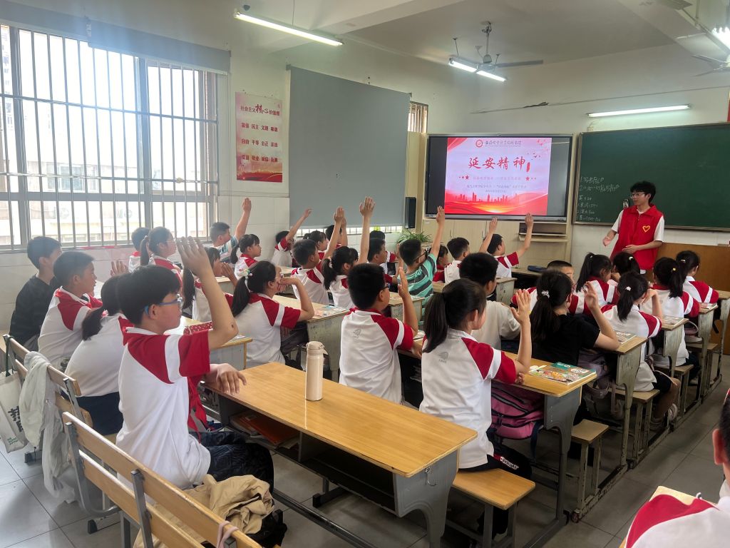 图5 “红色领航”志愿宣讲团.jpg